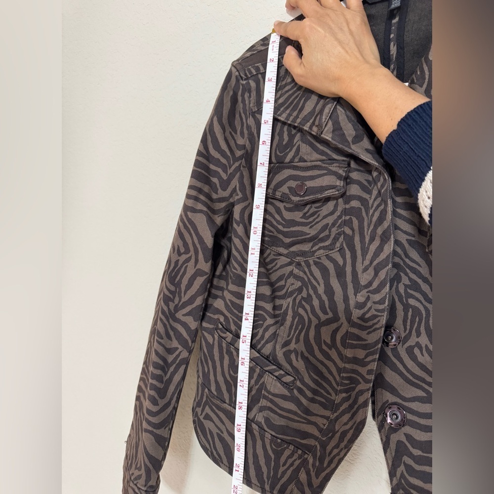White House Black Market Women's Outline Zebra Chocolate Snap Jacket 12P - Picture 12 of 13